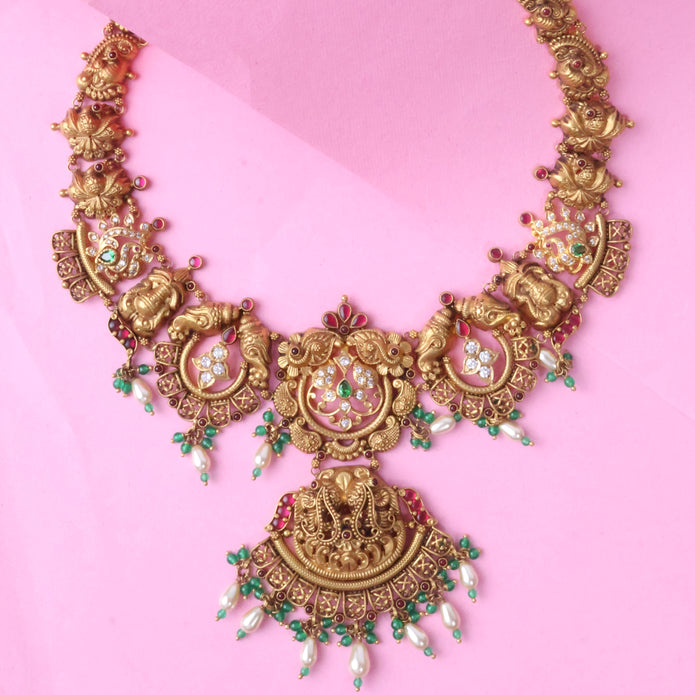 SHORT NECKLACE