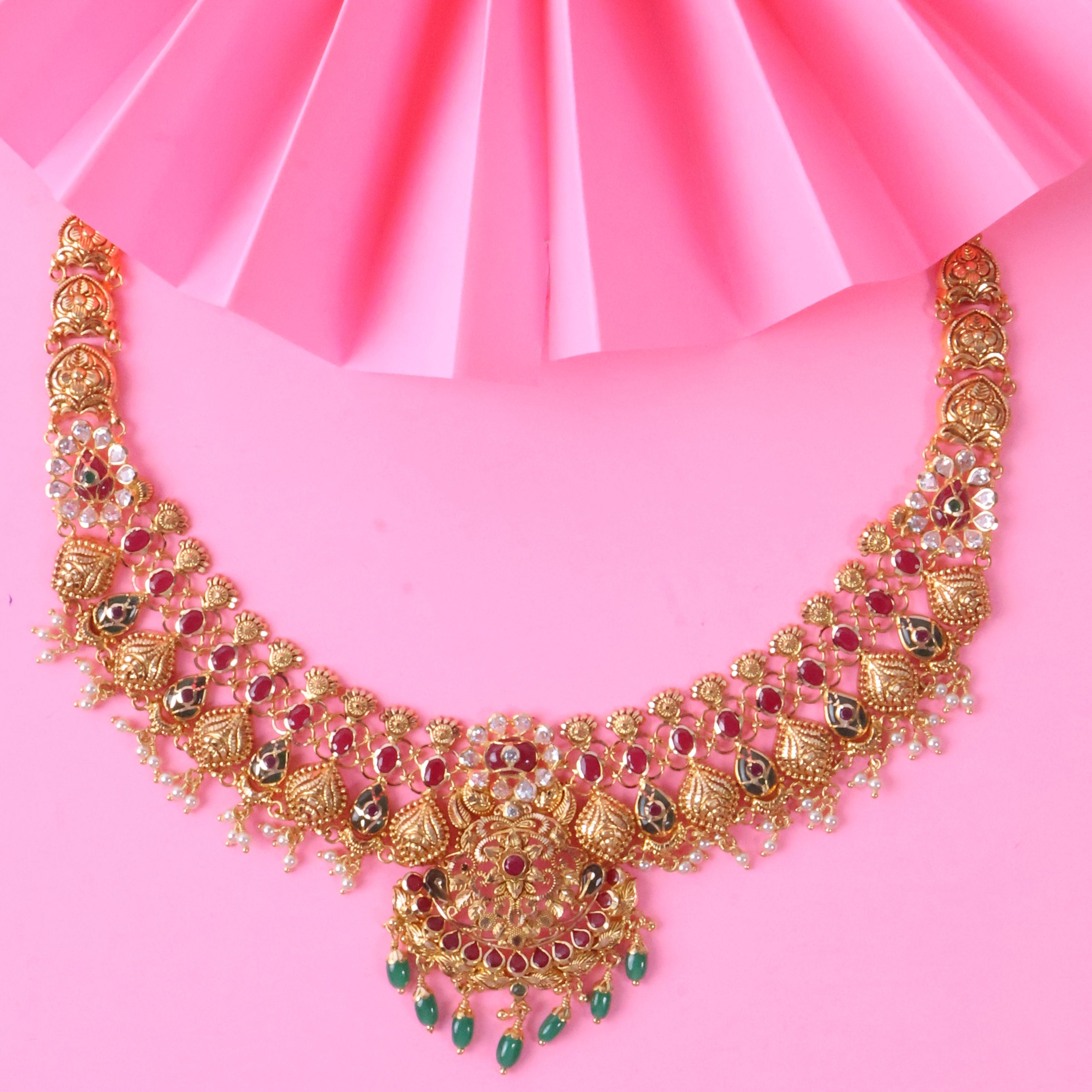 SHORT NECKLACE