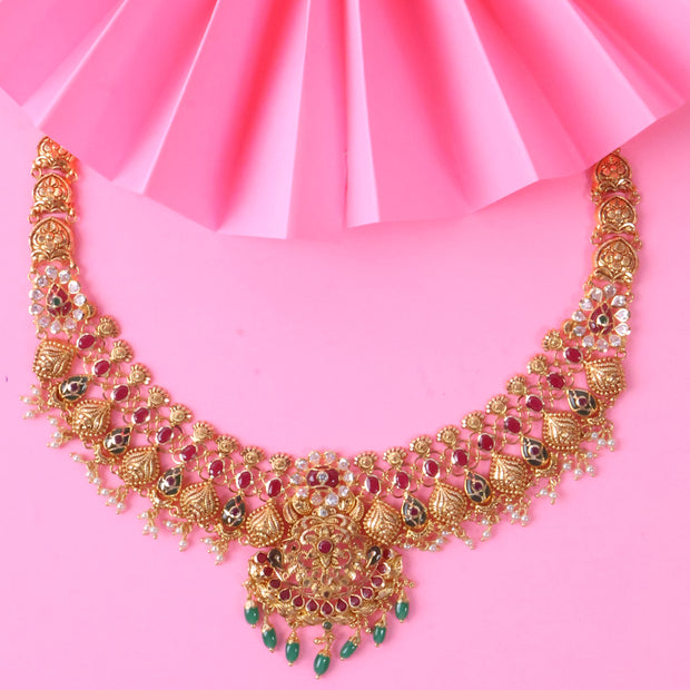 SHORT NECKLACE
