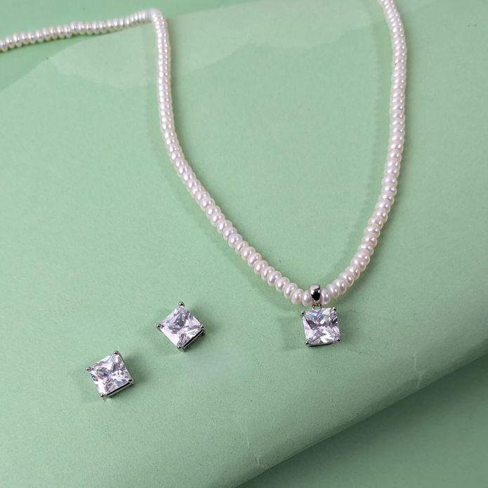 PEARLS LOCKET SET