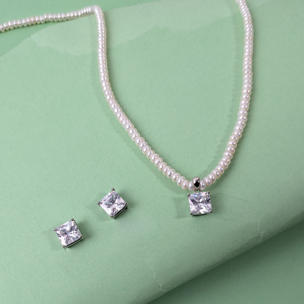 PEARLS LOCKET SET