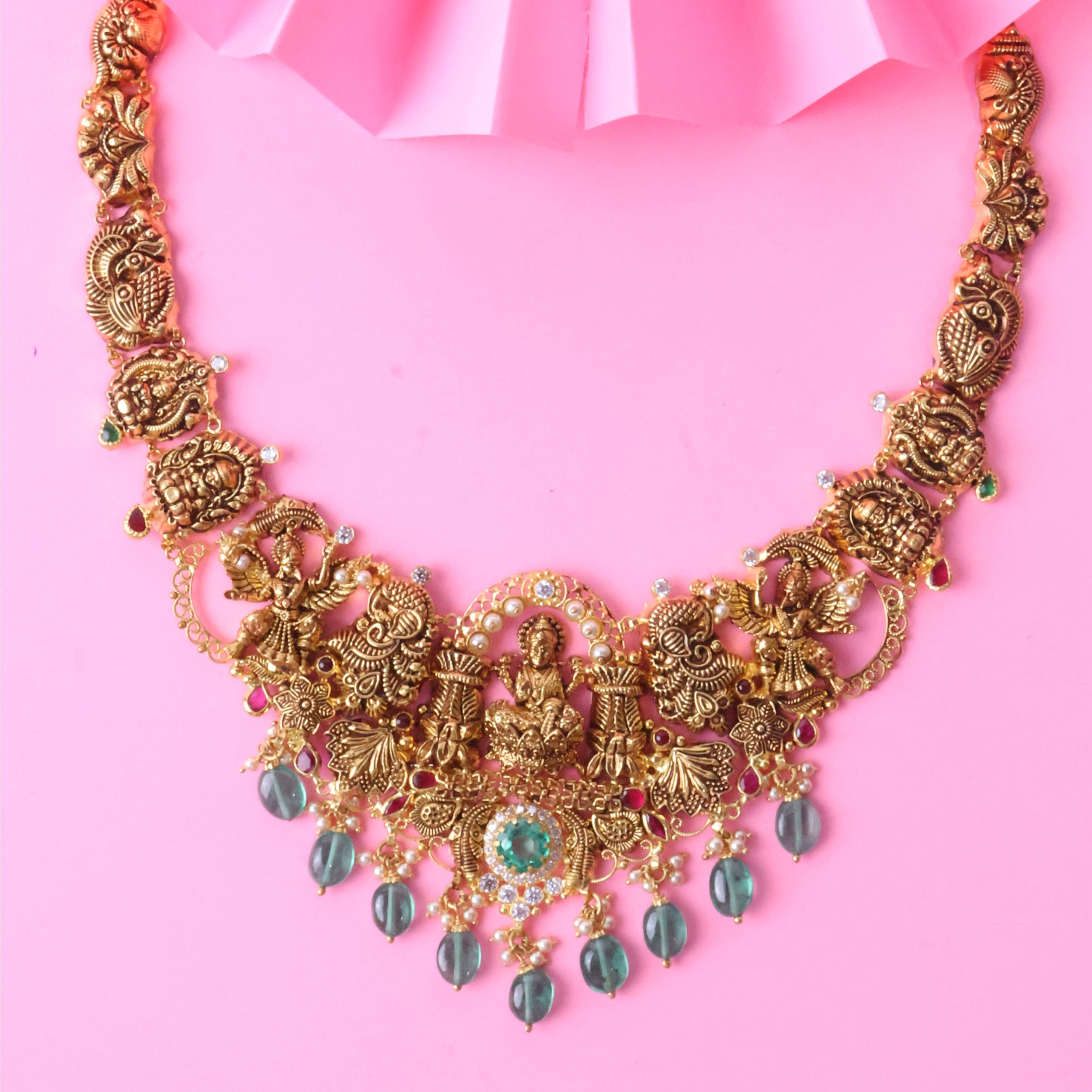 SHORT NECKLACE