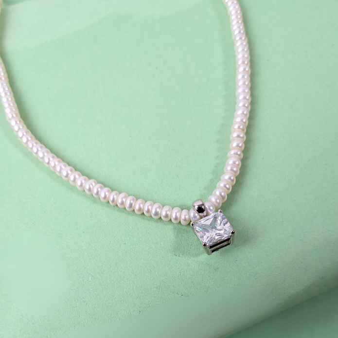 PEARLS LOCKET SET