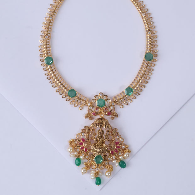 SHORT NECKLACE