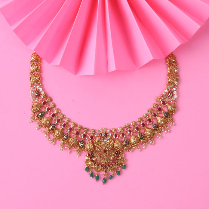SHORT NECKLACE