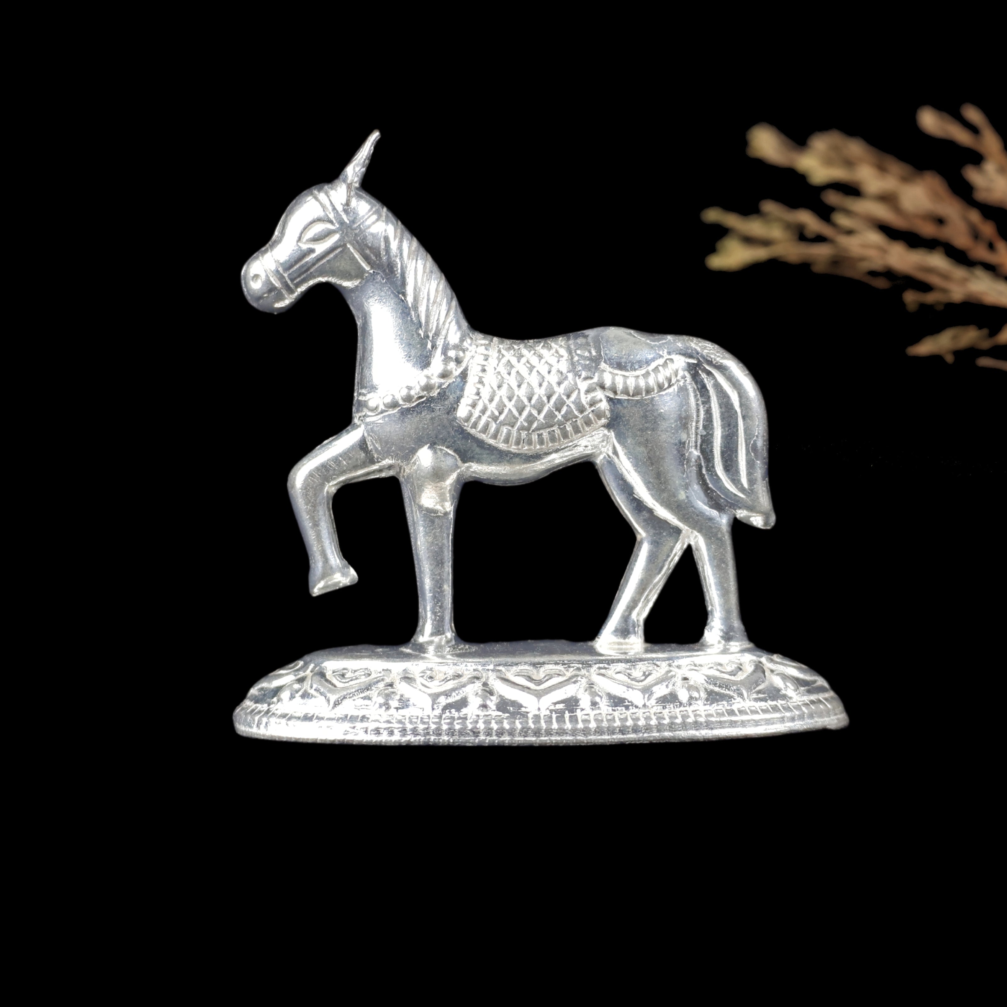 Silver Horse Idol – Symbol of Success & Strength