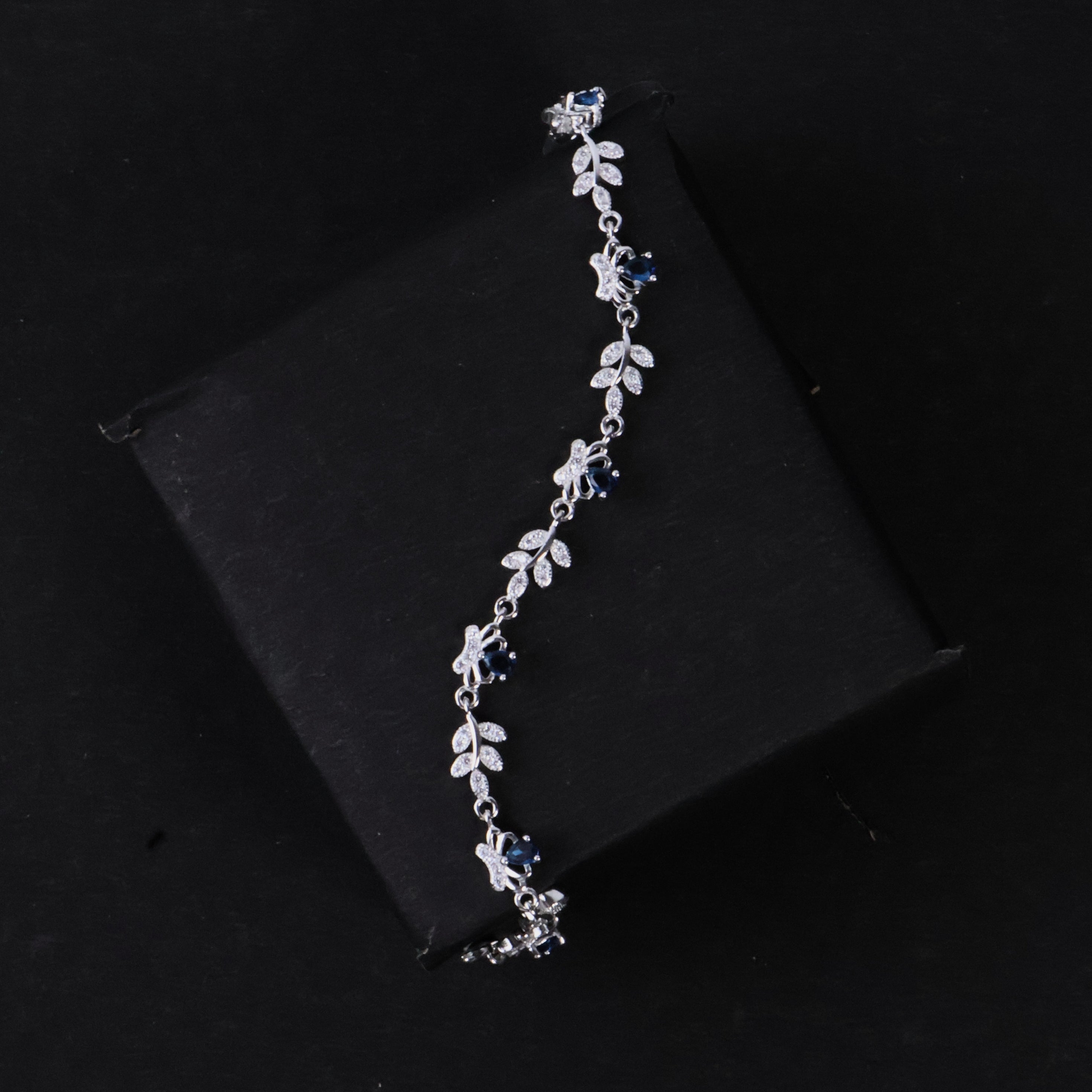 SILVER GIRLS BARCELETS