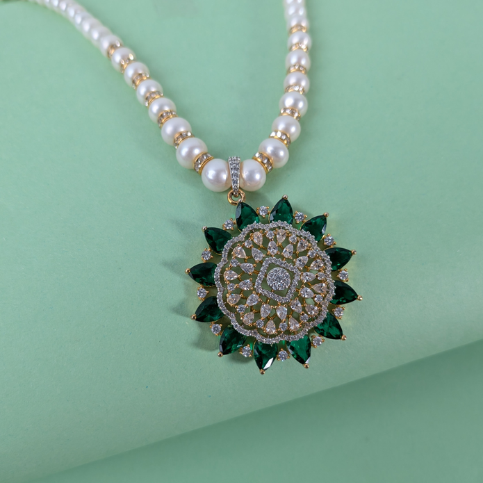 White & Emerald Green Pearls Necklace Set