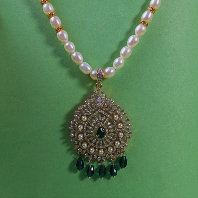 PEARLS LOCKET SET