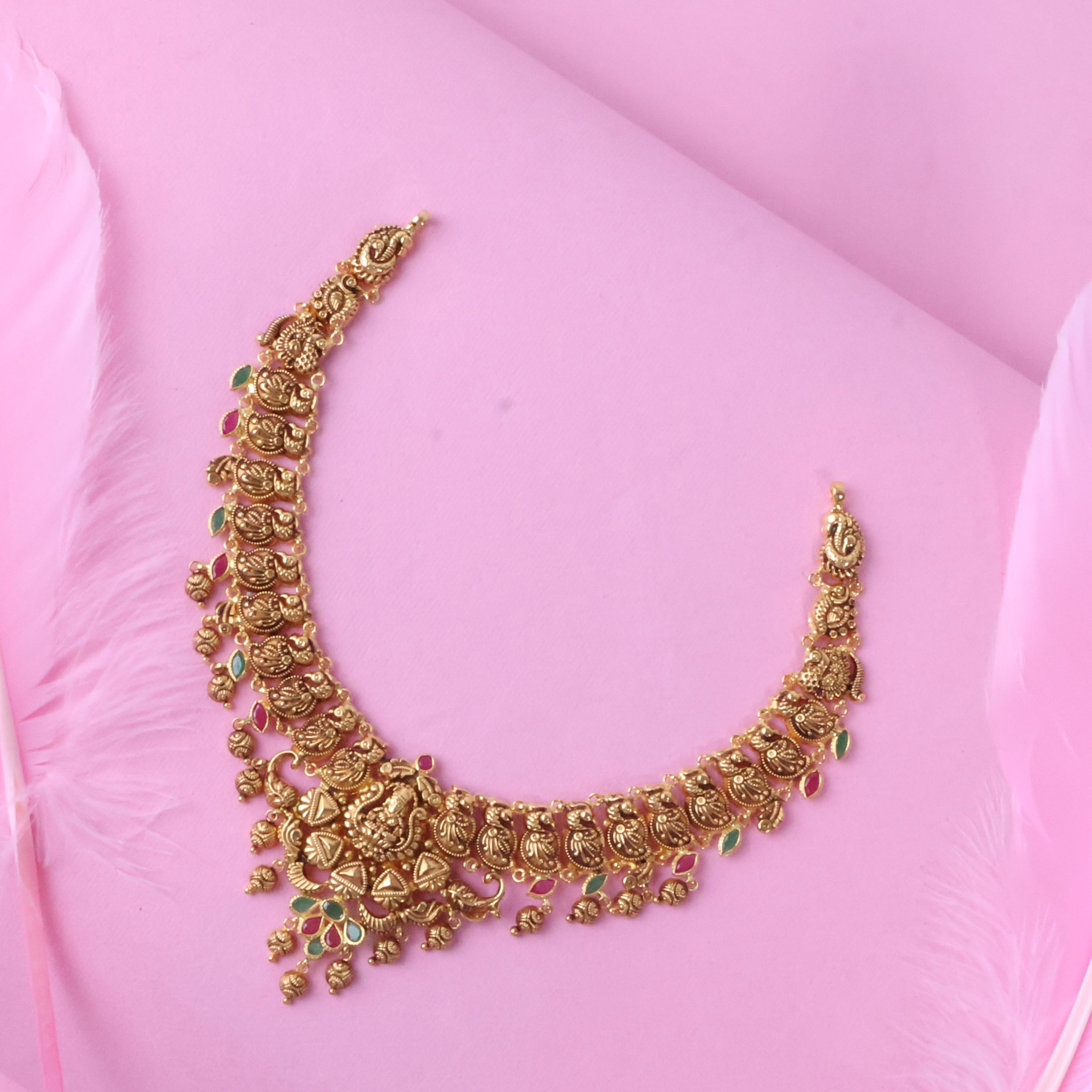 SHORT NECKLACE