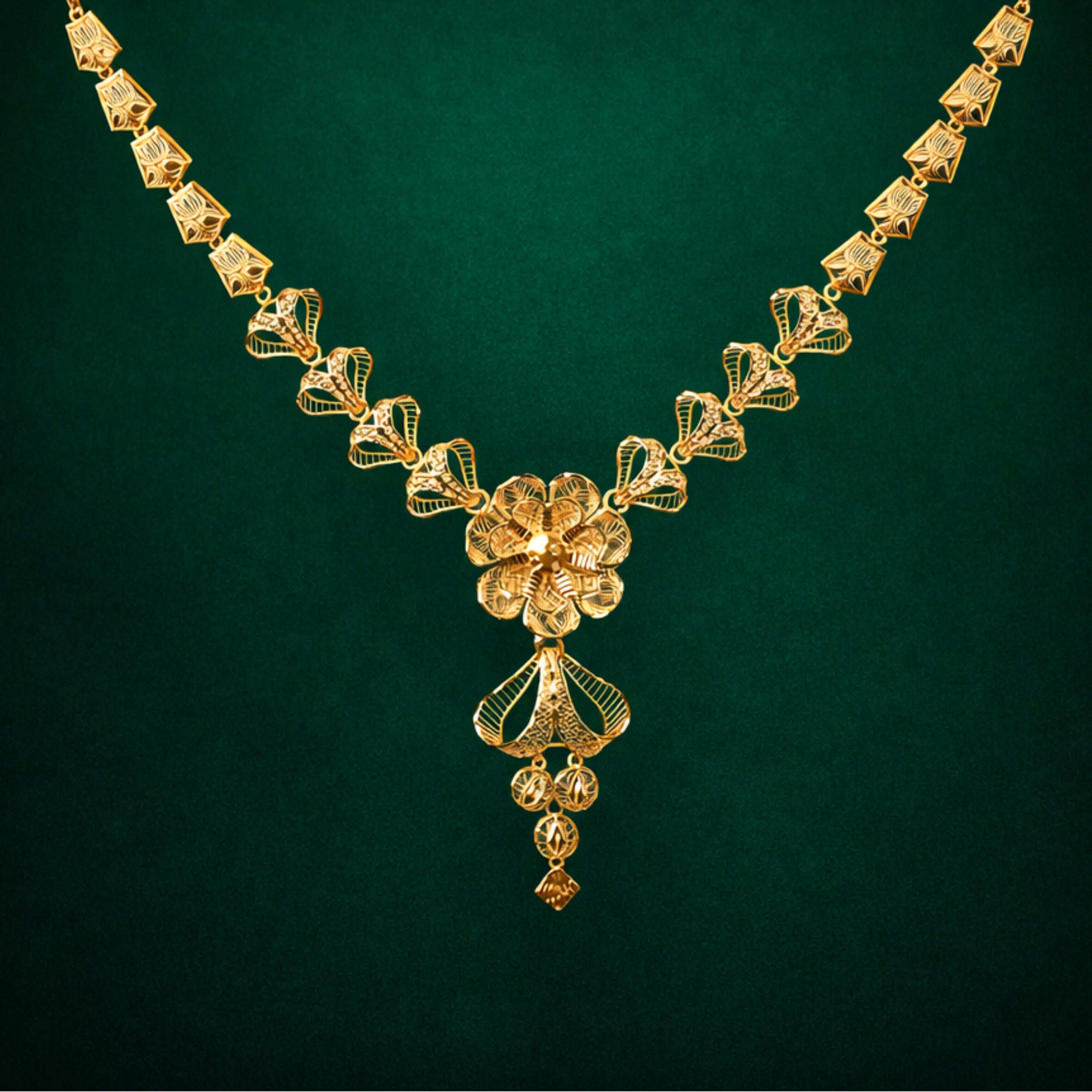 SHORT NECKLACE