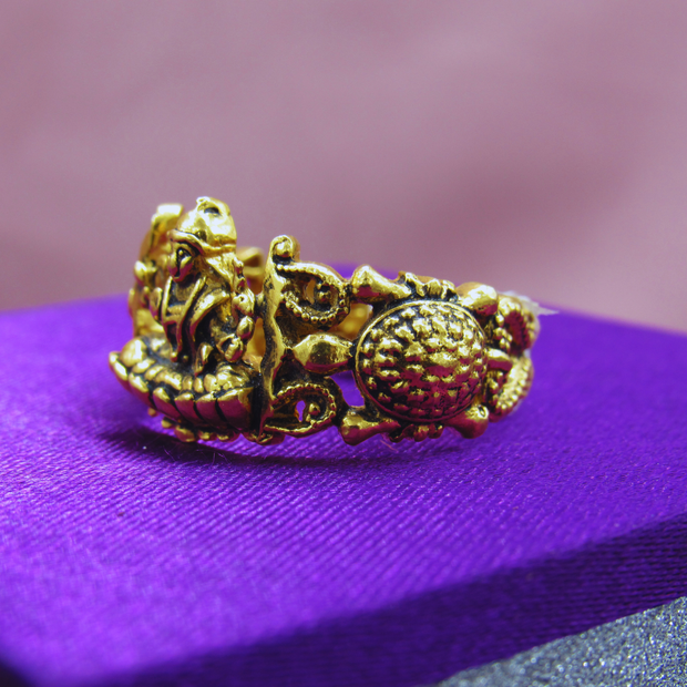 FANCY RING