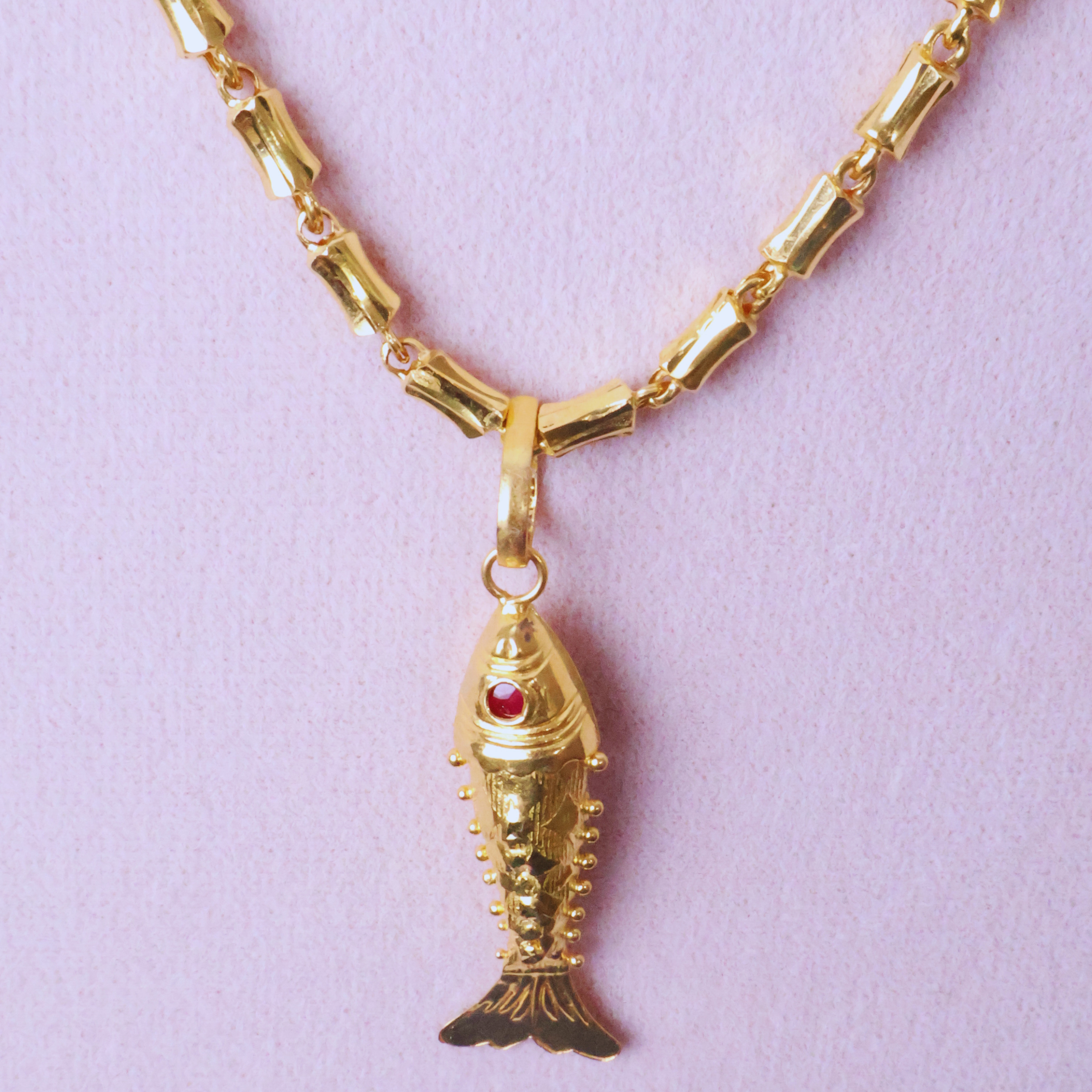 FISH PENDENT WITH CHAIN