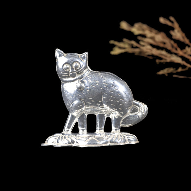 Silver Cat Idol – Symbol of Protection & Good Fortune