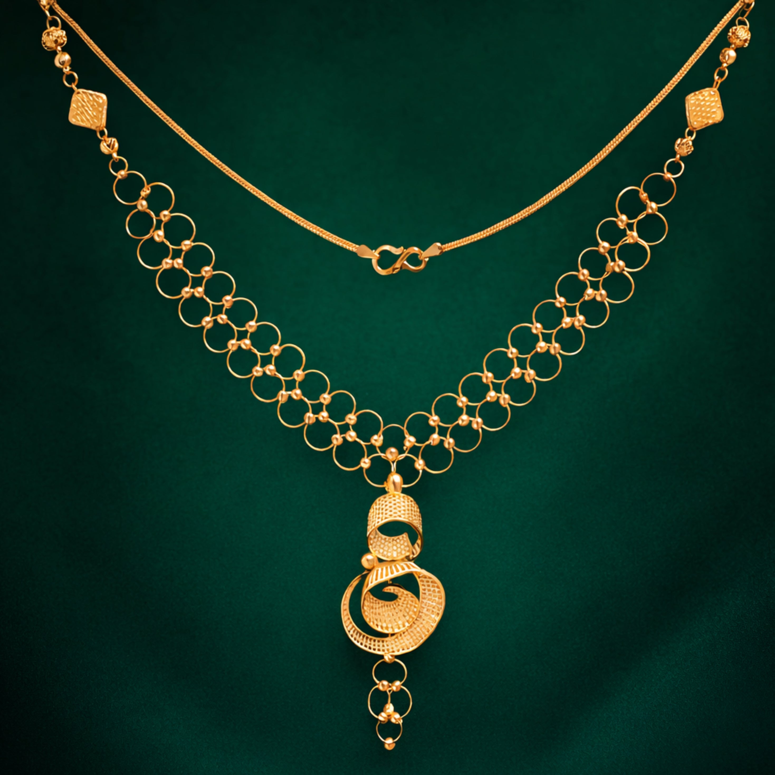 SHORT NECKLACE