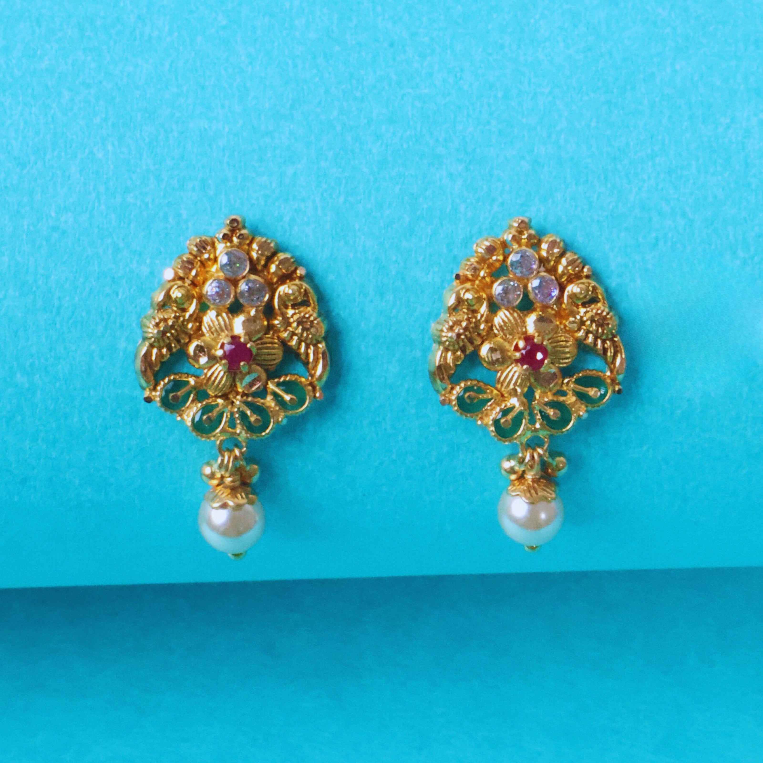 FANCY EARRING