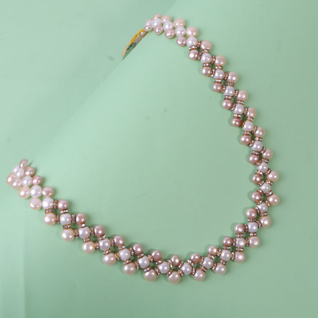 Elegant Pearl Collar Necklace