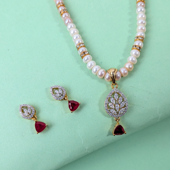 PEARLS LOCKET SET