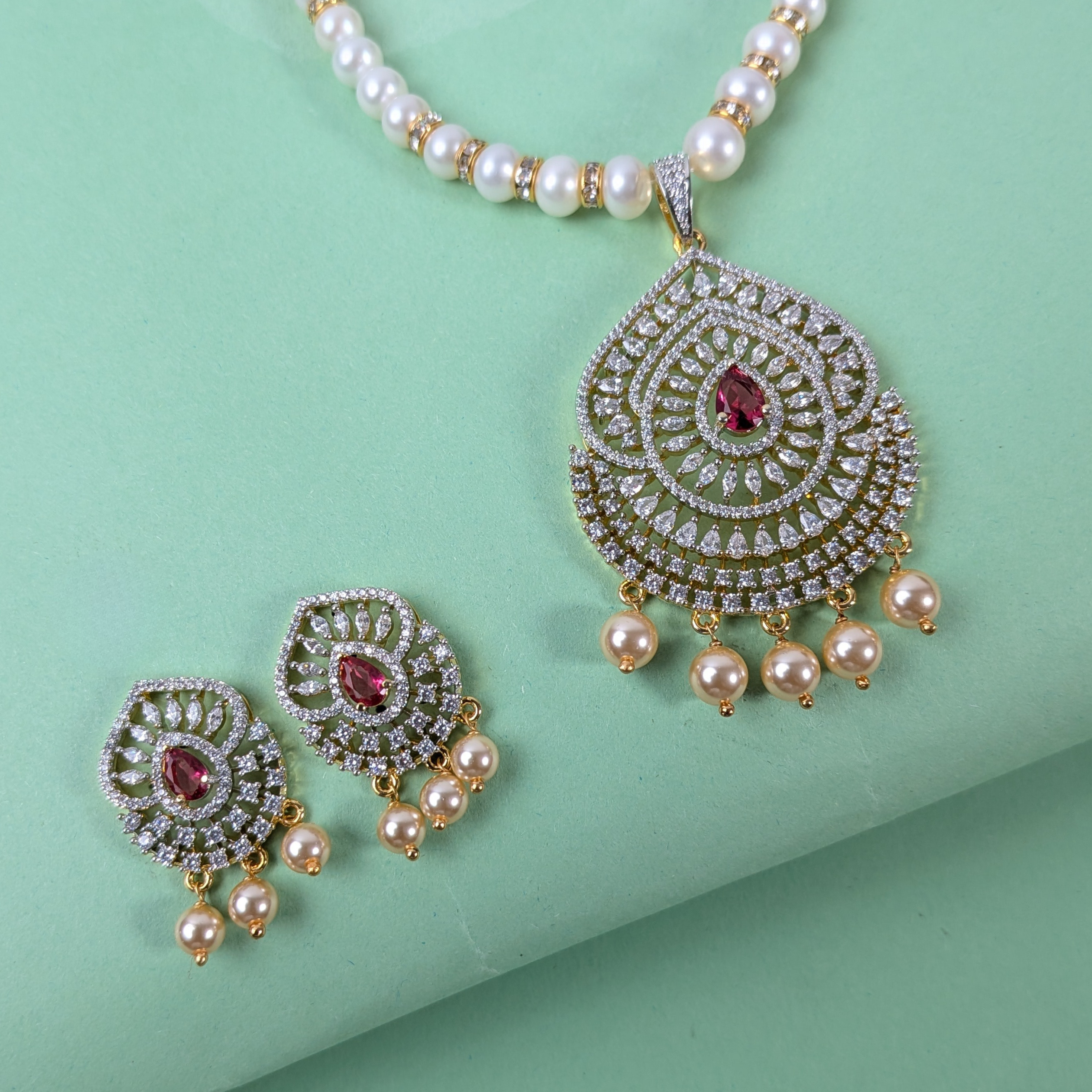 PEARLS NECKLACE SET
