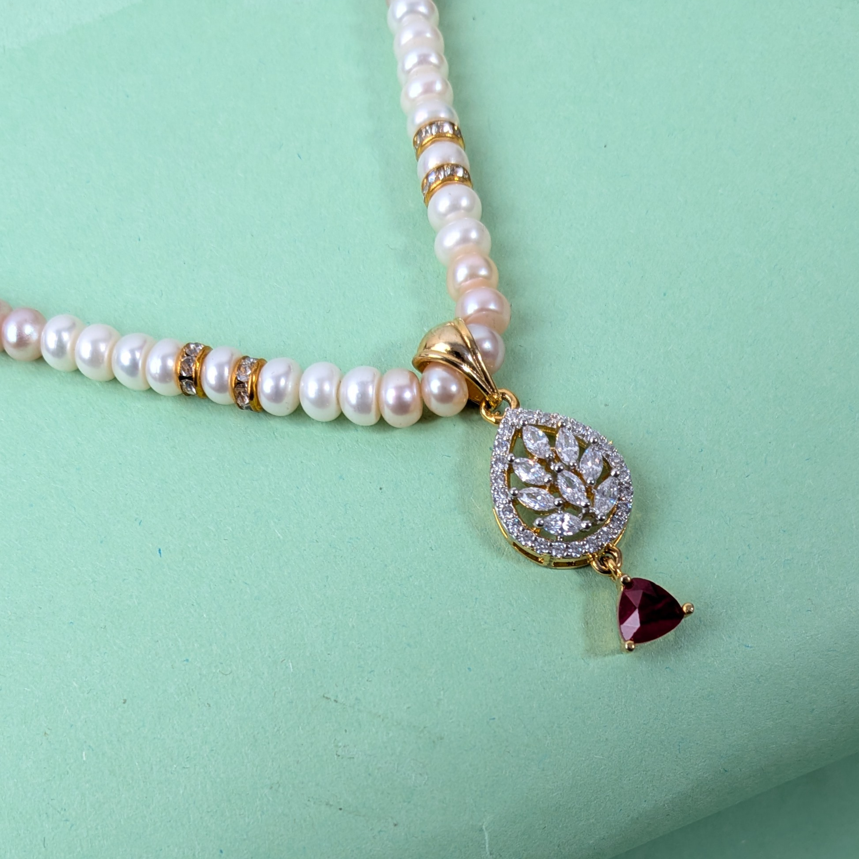 PEARLS LOCKET SET