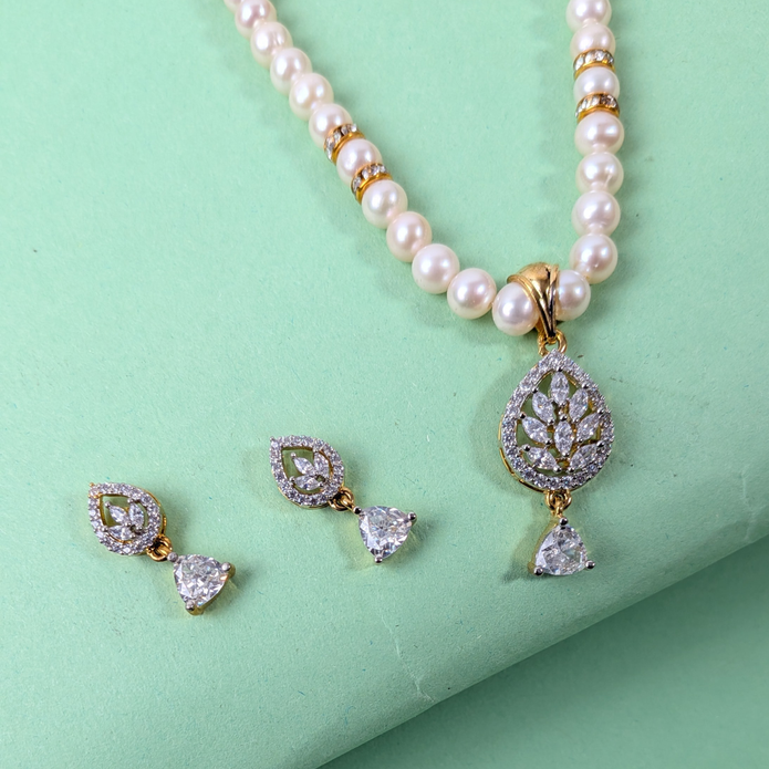 PEARLS LOCKET SET